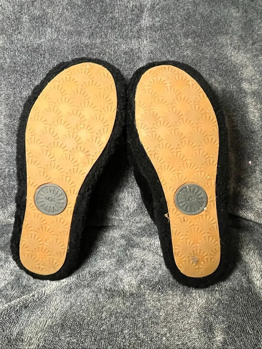 UGG Super Fluff Slipper Black Sheepskin Platform Sandals Women's Size 10 1095119